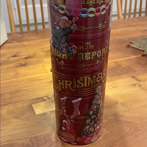 Christmas Storybook with Mice Illustration tin gift box - Picture 8 of 10